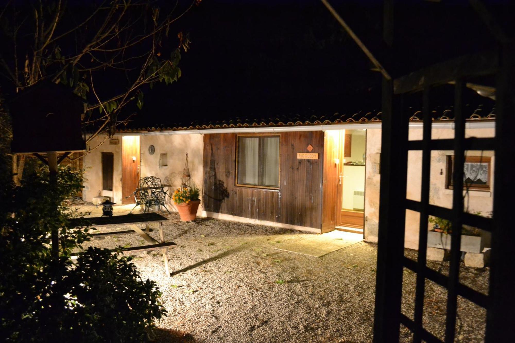 Le Moulin De Lusseau Bed and Breakfast Chef-Boutonne Δωμάτιο φωτογραφία