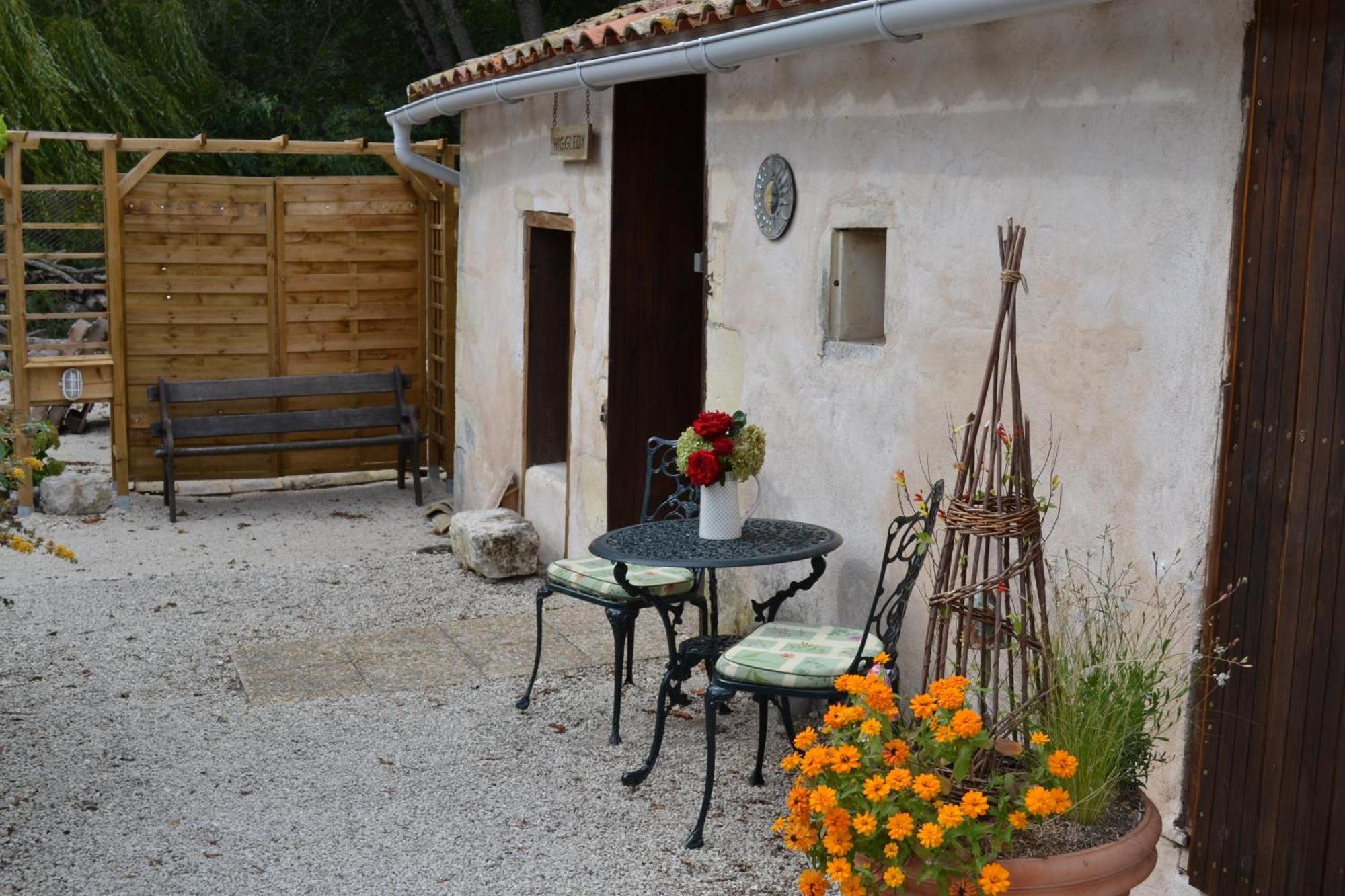 Le Moulin De Lusseau Bed and Breakfast Chef-Boutonne Δωμάτιο φωτογραφία