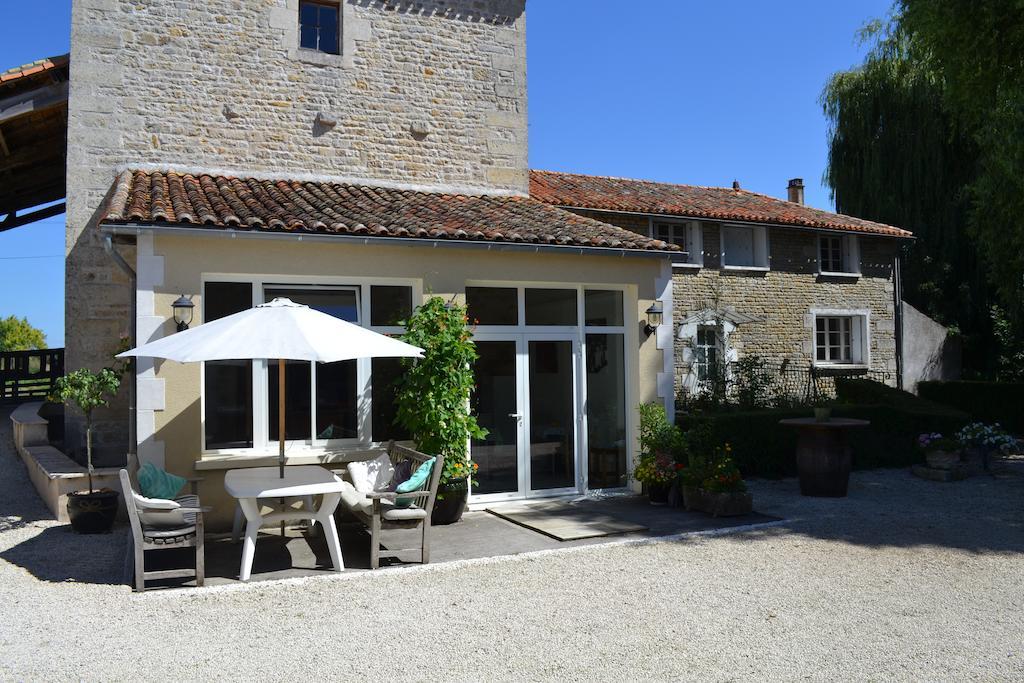 Le Moulin De Lusseau Bed and Breakfast Chef-Boutonne Εξωτερικό φωτογραφία