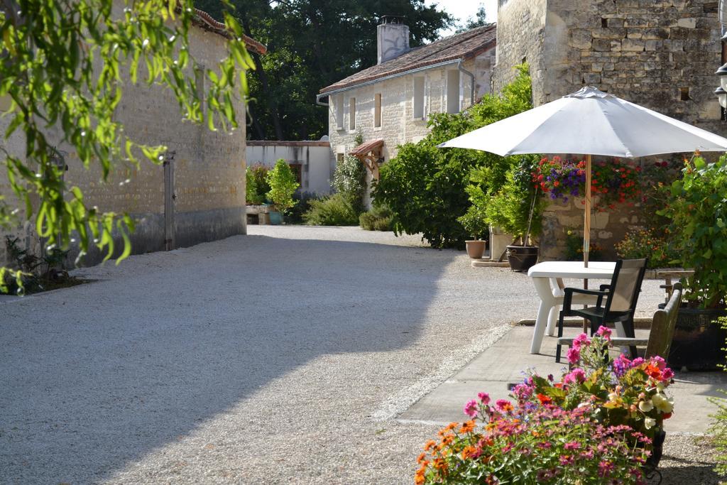 Le Moulin De Lusseau Bed and Breakfast Chef-Boutonne Εξωτερικό φωτογραφία