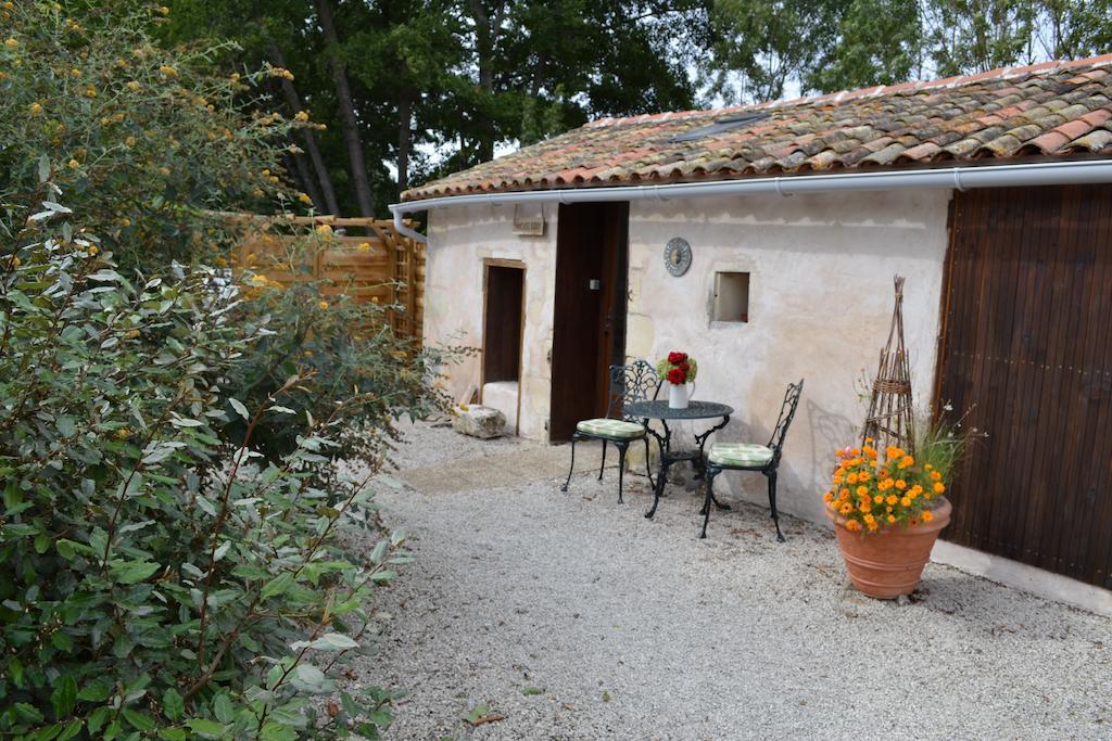 Le Moulin De Lusseau Bed and Breakfast Chef-Boutonne Δωμάτιο φωτογραφία