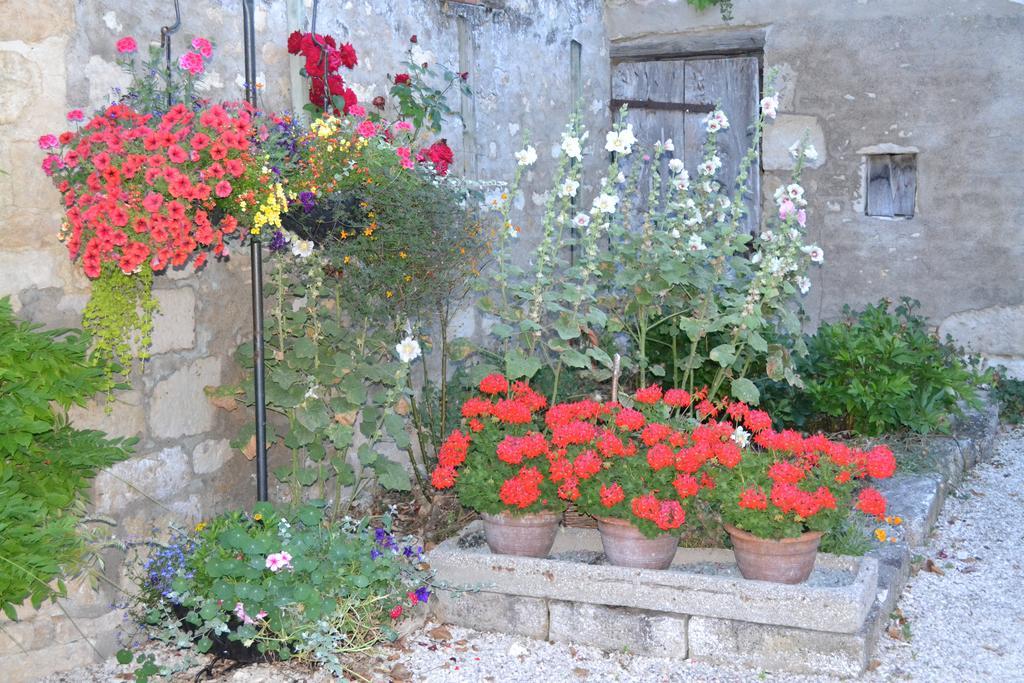 Le Moulin De Lusseau Bed and Breakfast Chef-Boutonne Εξωτερικό φωτογραφία